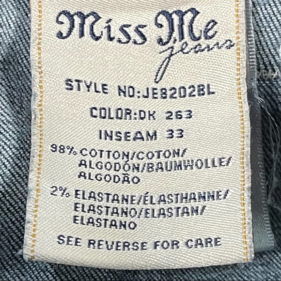 Miss Me Size 27 dark wash jeans signature boot, button flap pockets with designs - Picture 11 of 13